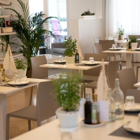 Hotel San Gottardo Riccione Eksteriør billede